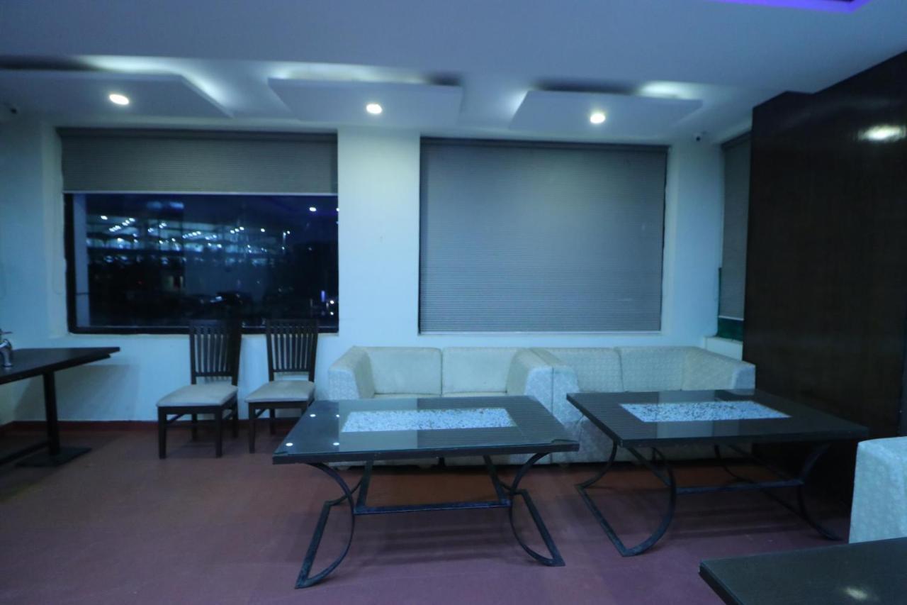 Hotel Eurasia Mohali International Airport Zirakpur Екстер'єр фото