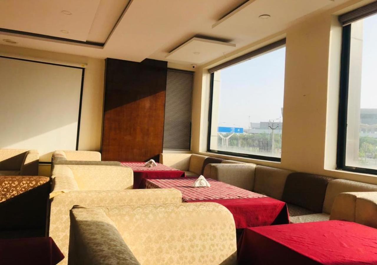 Hotel Eurasia Mohali International Airport Zirakpur Екстер'єр фото