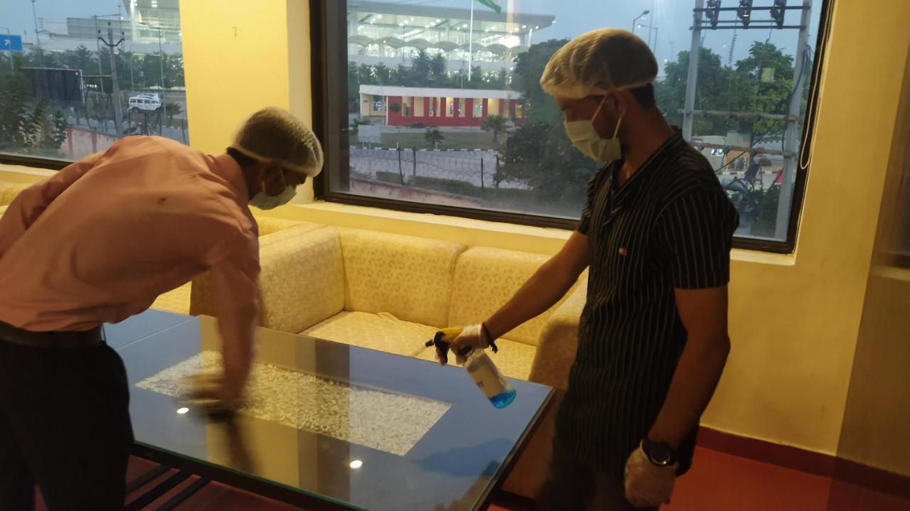Hotel Eurasia Mohali International Airport Zirakpur Екстер'єр фото